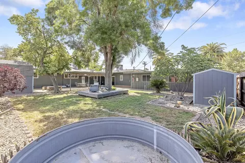 Exterior - 300 Valencia Dr, Exeter, CA 93221 photo 8 of 16