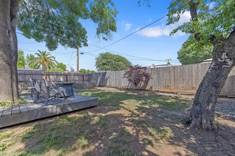 Exterior - 300 Valencia Dr, Exeter, CA 93221 photo 11 of 16