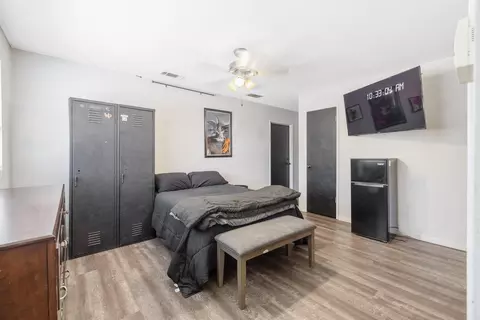 Bedroom - 300 Valencia Dr, Exeter, CA 93221 photo 8 of 9
