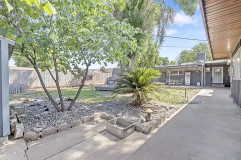 Exterior - 300 Valencia Dr, Exeter, CA 93221 photo 7 of 16