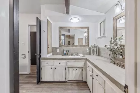 Bath - 300 Valencia Dr, Exeter, CA 93221 photo 1 of 7