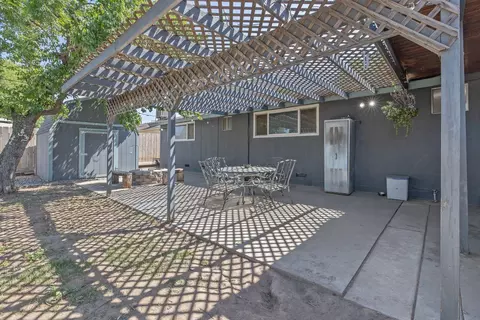 Exterior - 300 Valencia Dr, Exeter, CA 93221 photo 12 of 16
