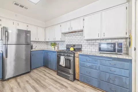 Kitchen - 300 Valencia Dr, Exeter, CA 93221 photo 4 of 5