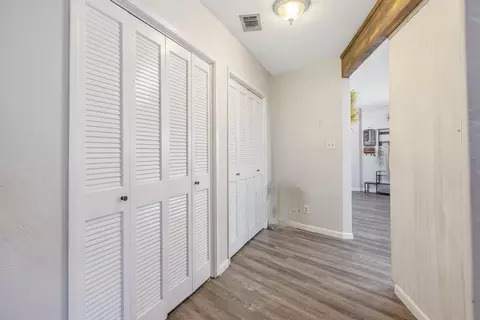 Entry Way - 300 Valencia Dr, Exeter, CA 93221 photo 8 of 9