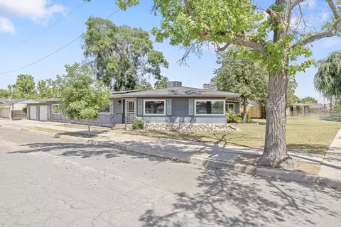 Exterior - 300 Valencia Dr, Exeter, CA 93221 photo 2 of 16