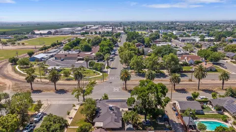 View/Area - 300 Valencia Dr, Exeter, CA 93221 photo 4 of 6