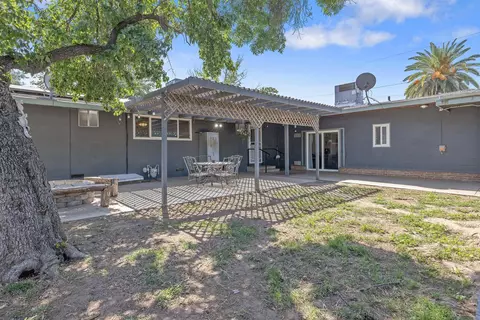 Exterior - 300 Valencia Dr, Exeter, CA 93221 photo 4 of 16