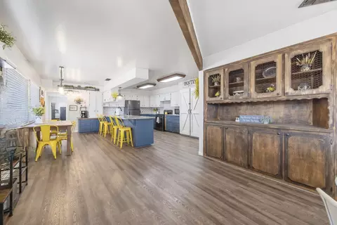 Dining - 300 Valencia Dr, Exeter, CA 93221 photo 4 of 6