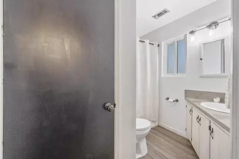 Bath - 300 Valencia Dr, Exeter, CA 93221 photo 6 of 7