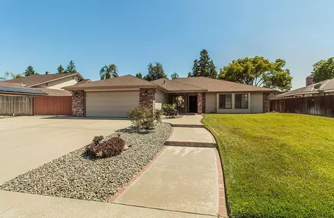 1025 E Cambridge Ave, Visalia, CA 93292