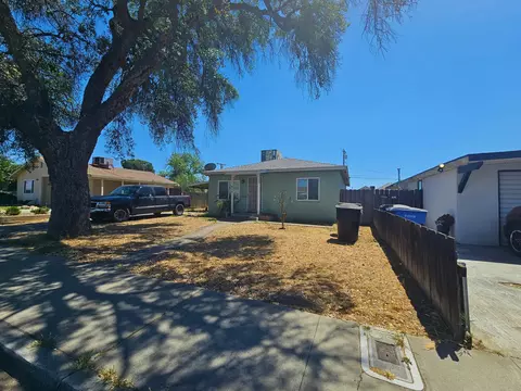 415 E Florinda St, Hanford, CA 93230