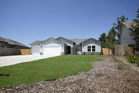 310 Hampton St, Exeter, CA 93221