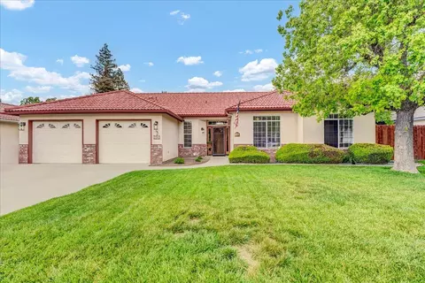 2262 W Orange Ave, Porterville, CA 93257