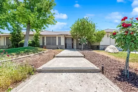 2877 Aspen St, Hanford, CA 93230