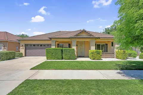 4001 S Oak View St, Visalia, CA 93277