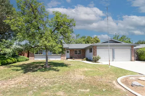 3614 W Pryor Ave, Visalia, CA 93277