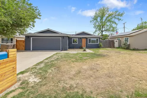 10141 Haven Ln, Hanford, CA 93230