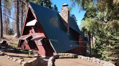 54496 Redwood Dr, Sequoia Crest, CA 93265