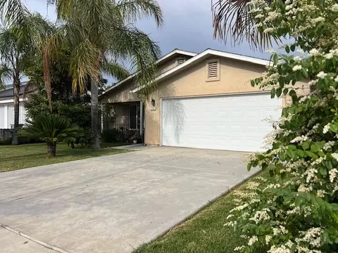 256 Pomegranate St, Woodlake, CA 93286