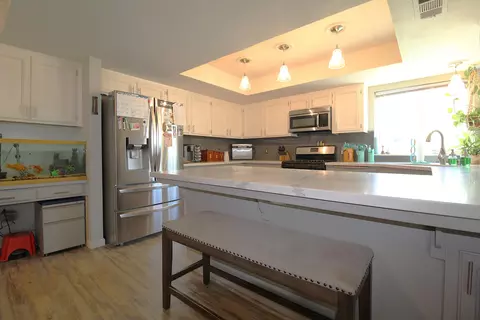 Kitchen - 210 Hampton Ct, Exeter, CA 93221 photo 3 of 6