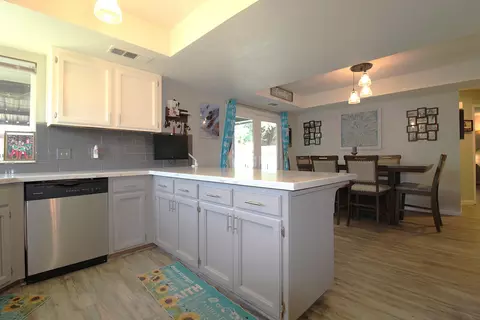 Kitchen - 210 Hampton Ct, Exeter, CA 93221 photo 4 of 6