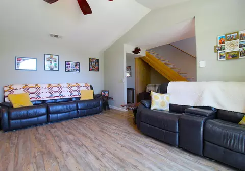 Living - 210 Hampton Ct, Exeter, CA 93221 photo 3 of 4