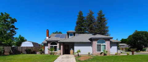 210 Hampton Ct, Exeter, CA 93221