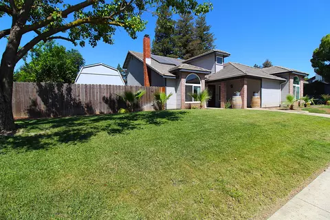 Exterior - 210 Hampton Ct, Exeter, CA 93221 photo 2 of 8