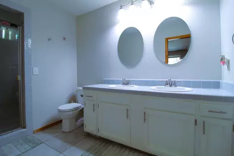 Bath - 210 Hampton Ct, Exeter, CA 93221 photo 1 of 5