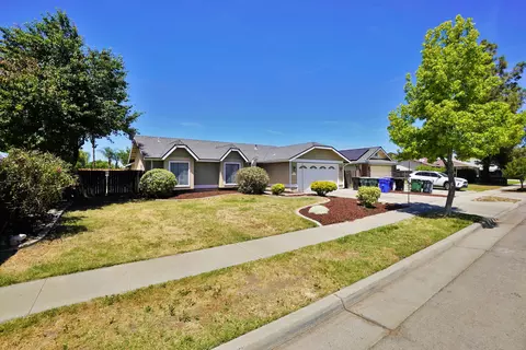 1355 Pine Dr, Lemoore, CA 93245