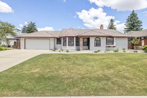 3320 W Victor Ct, Visalia, CA 93277