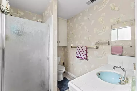 Bath - 707 W Pine St, Exeter, CA 93221 photo 3 of 3