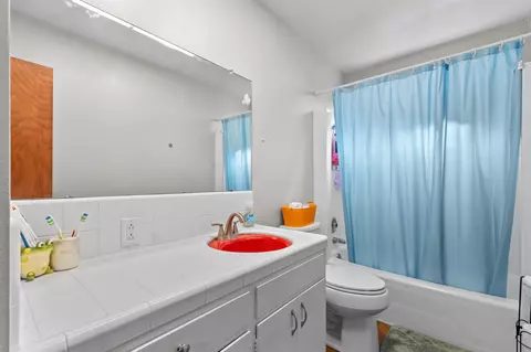 Bath - 707 W Pine St, Exeter, CA 93221 photo 1 of 3