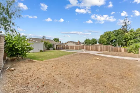 Exterior - 707 W Pine St, Exeter, CA 93221 photo 11 of 12