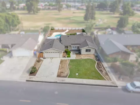 View/Area - 707 W Pine St, Exeter, CA 93221 photo 1 of 6