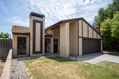 1937 S Royal Oaks Dr, Visalia, CA 93277