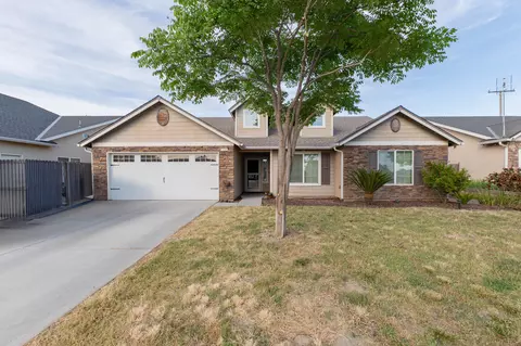 3066 S Yolo Ct, Tulare, CA 93274