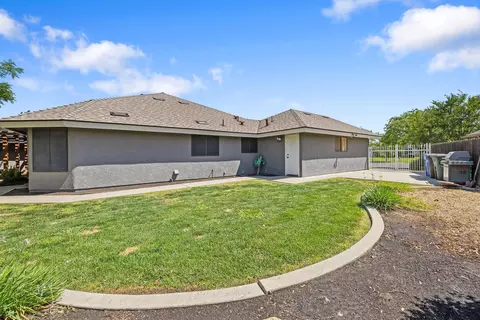 Exterior - 1314 Lincoln Ln, Lemoore, CA 93245 photo 12 of 14