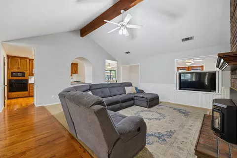 Entry Way - 1314 Lincoln Ln, Lemoore, CA 93245 photo 5 of 11