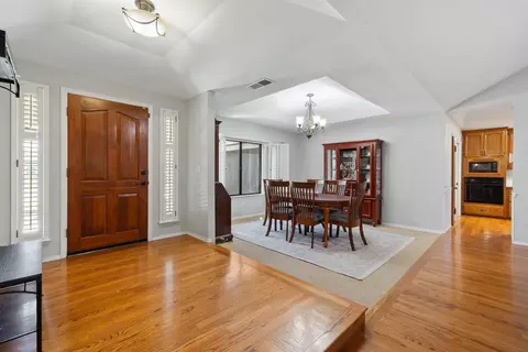 Entry Way - 1314 Lincoln Ln, Lemoore, CA 93245 photo 4 of 11
