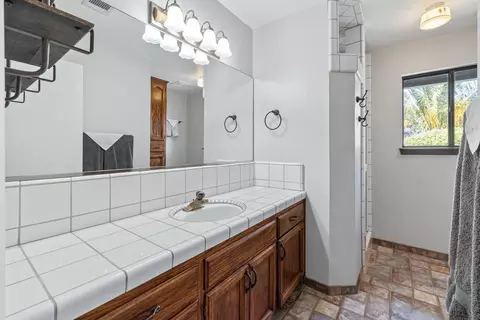 Bath - 1314 Lincoln Ln, Lemoore, CA 93245 photo 1 of 5