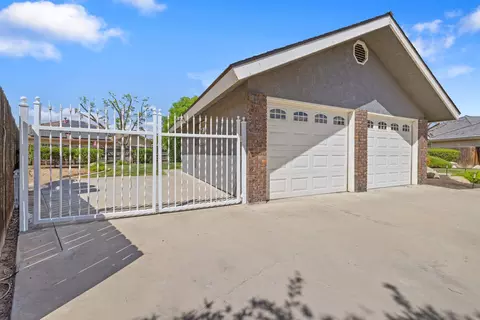 Exterior - 1314 Lincoln Ln, Lemoore, CA 93245 photo 3 of 14