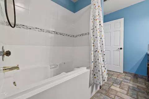 Bath - 1314 Lincoln Ln, Lemoore, CA 93245 photo 5 of 5