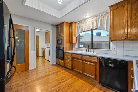 Kitchen - 1314 Lincoln Ln, Lemoore, CA 93245 photo 3 of 5