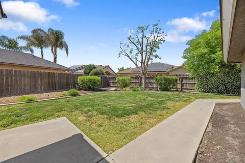 Exterior - 1314 Lincoln Ln, Lemoore, CA 93245 photo 13 of 14