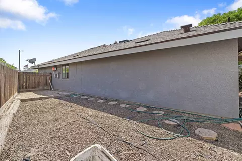 Exterior - 1314 Lincoln Ln, Lemoore, CA 93245 photo 10 of 14