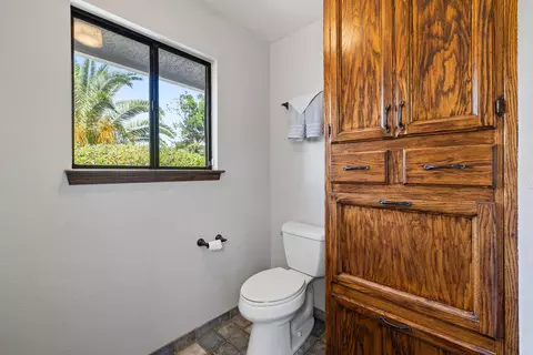 Bath - 1314 Lincoln Ln, Lemoore, CA 93245 photo 2 of 5