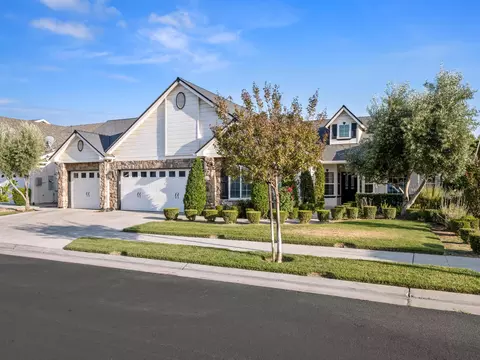 432 W Prescott Ave, Clovis, CA 93619