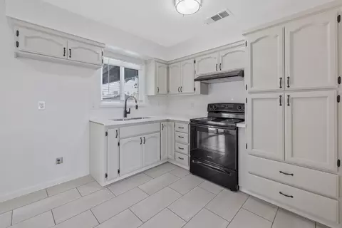 955 W San Gabriel Ave, Clovis, CA 93612 photo 12