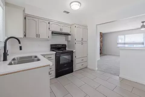 955 W San Gabriel Ave, Clovis, CA 93612 photo 14